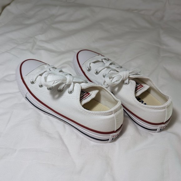 Chuck Taylor All Star Low Top Optical White Size 6 Women & 4 Men - Picture 1 of 6